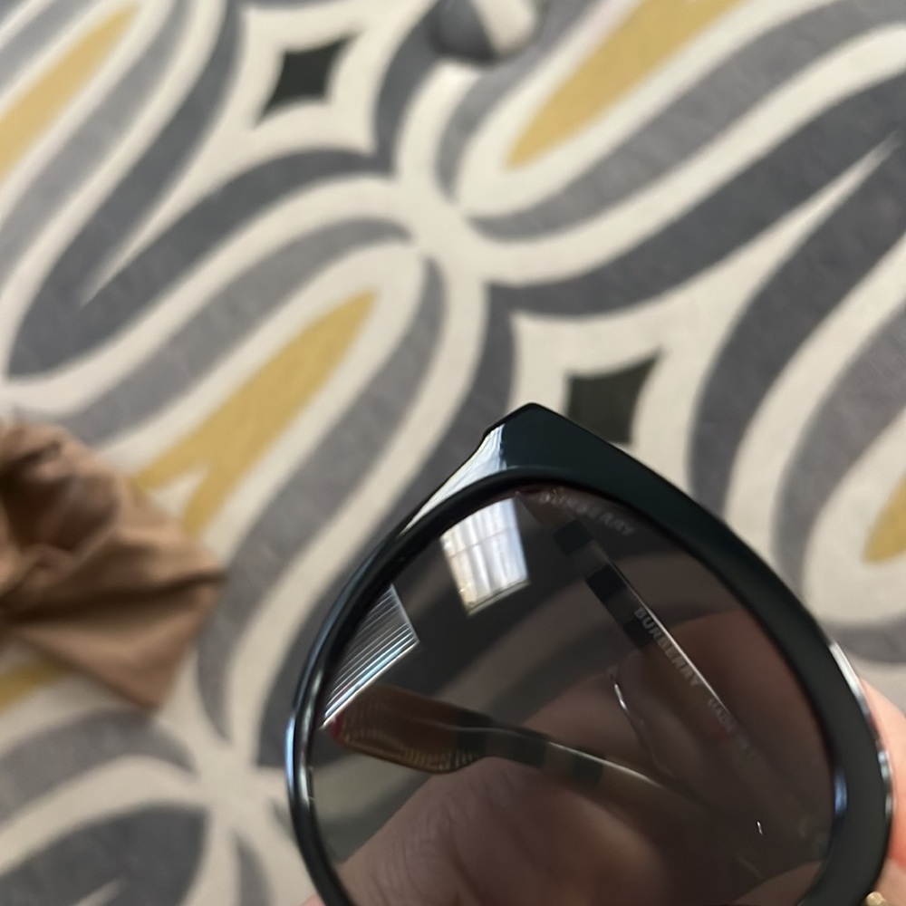 Burberry cat eye sunglasses gold and plaid wayfarer style shades - Picture 7 of 7